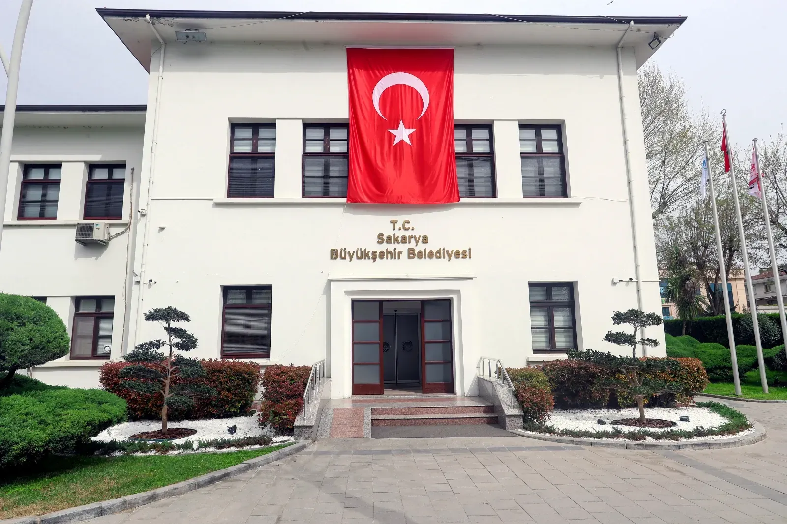 Büyükşehir 10 bin kişiye soracak: Memnun musunuz?